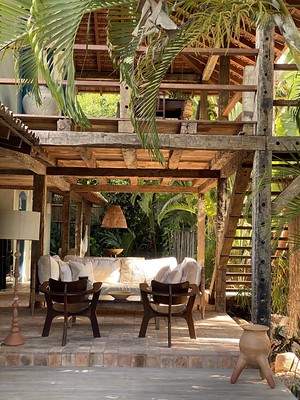 Casas designed for natural airflow, tropical living, and seamless indoor-outdoor connection.