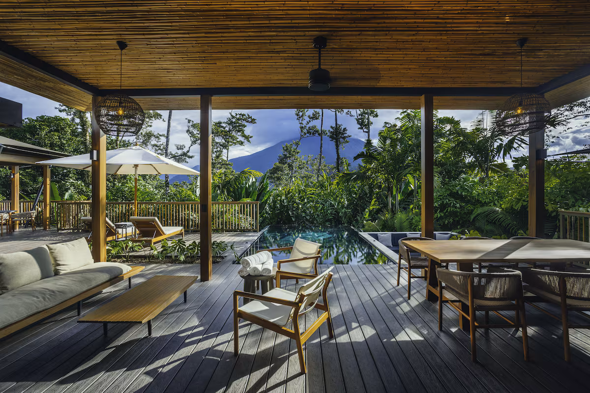 Panoramic volcano scenery visible throughout the property.