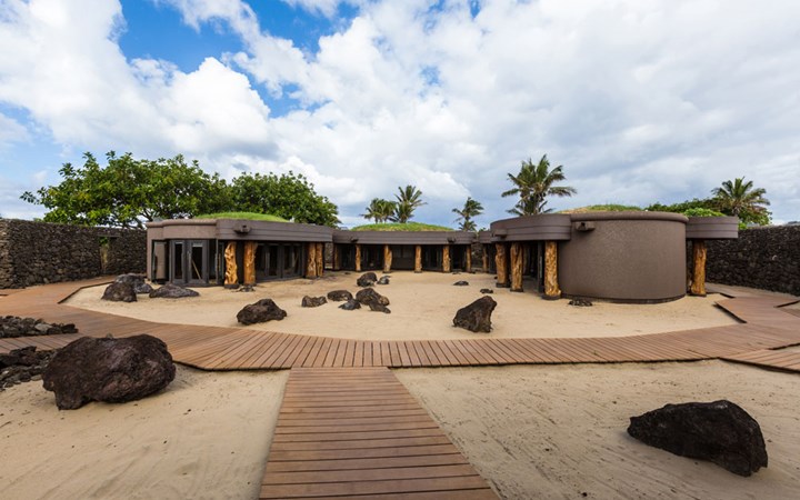 Traditional island-inspired design using volcanic stone and organic curves.