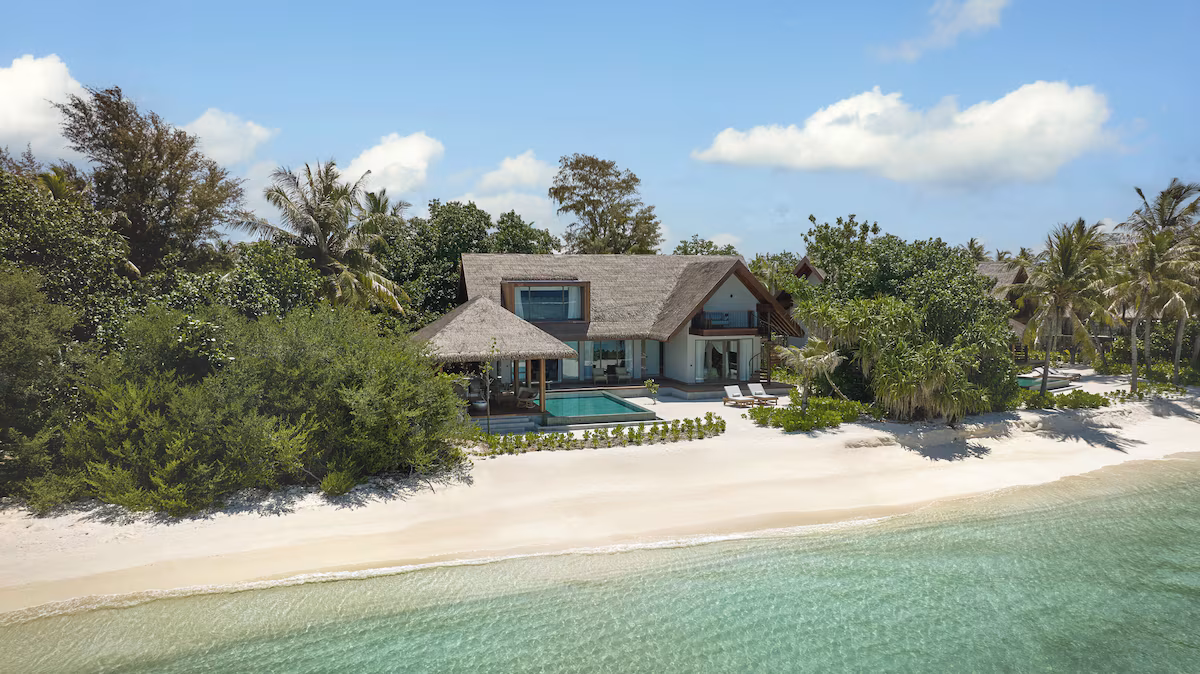 Exclusive access to Kanuhura and two neighboring islands.