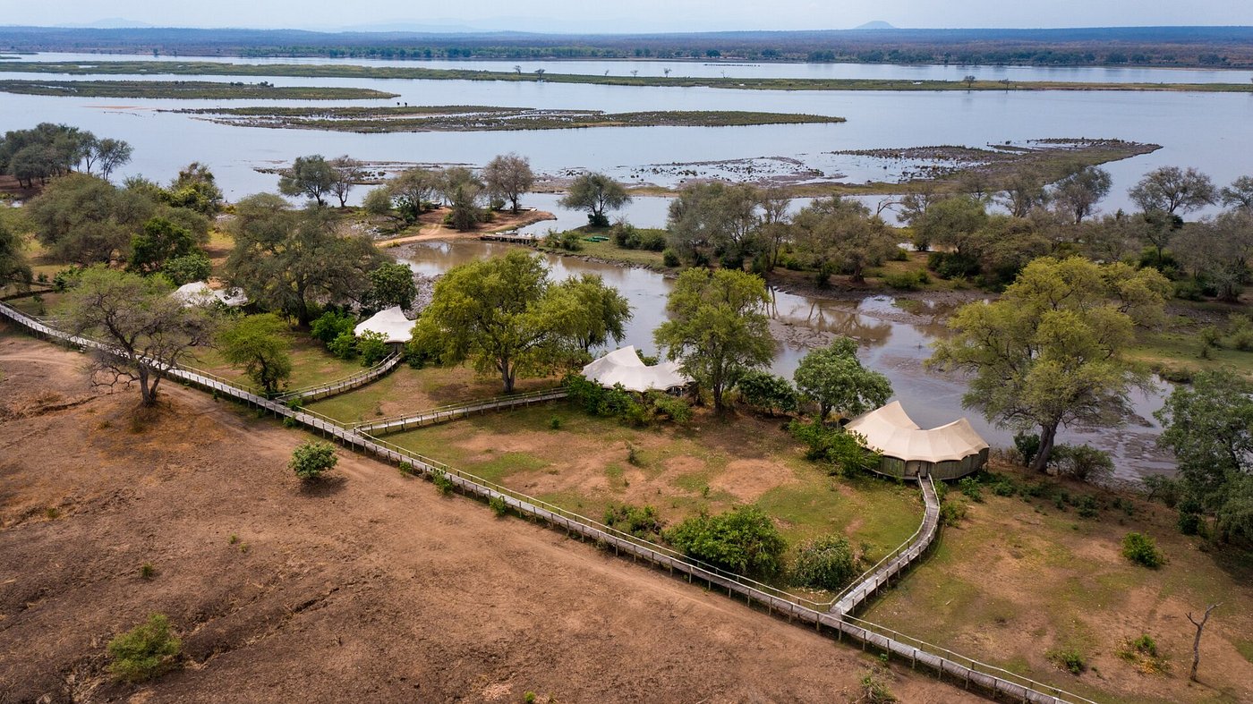 Dulini Anabezi Lodge