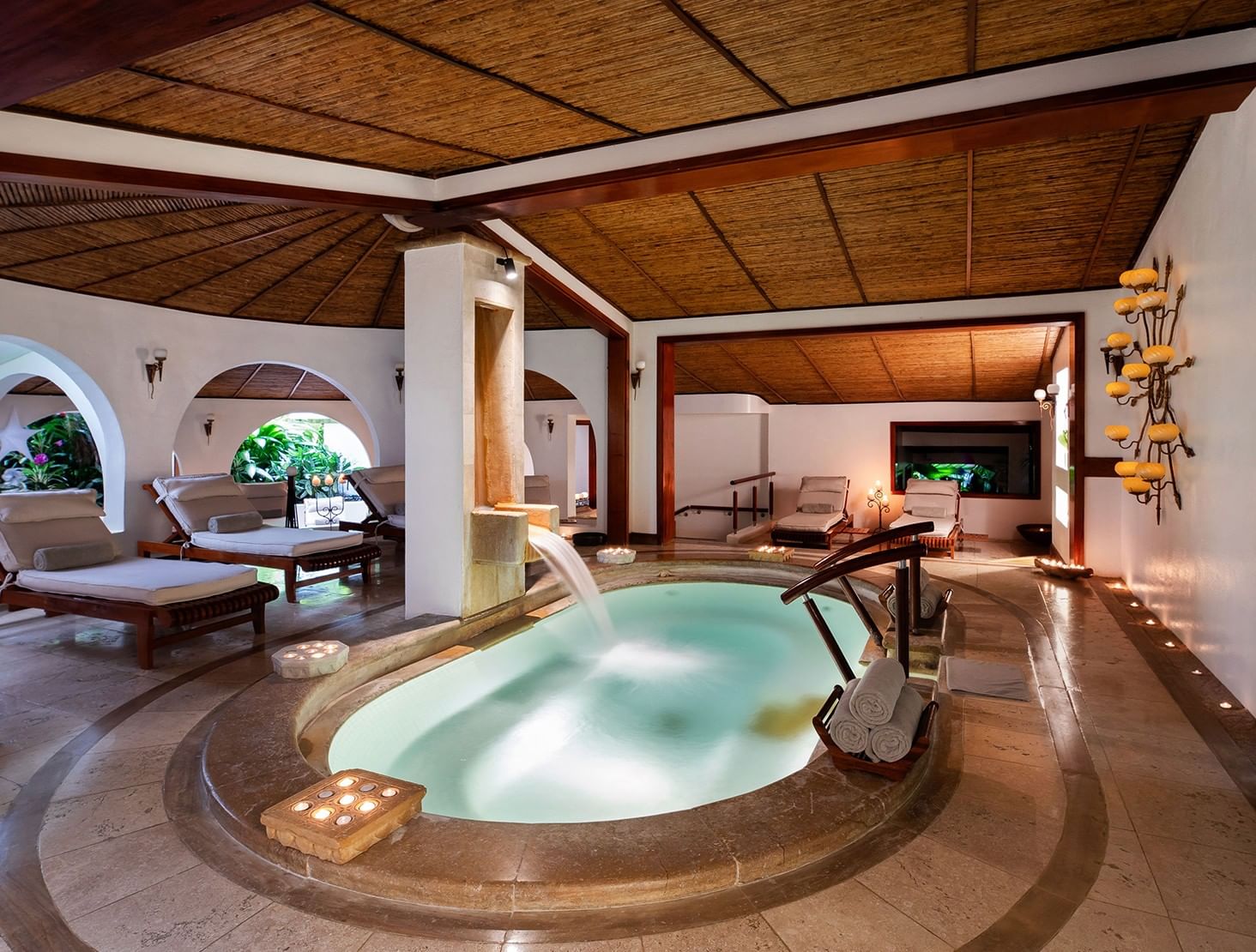 Treatments unfold in intimate rainforest bungalows where birdsong, flowing water and native Costa Rican ingredients become part of the ritual.