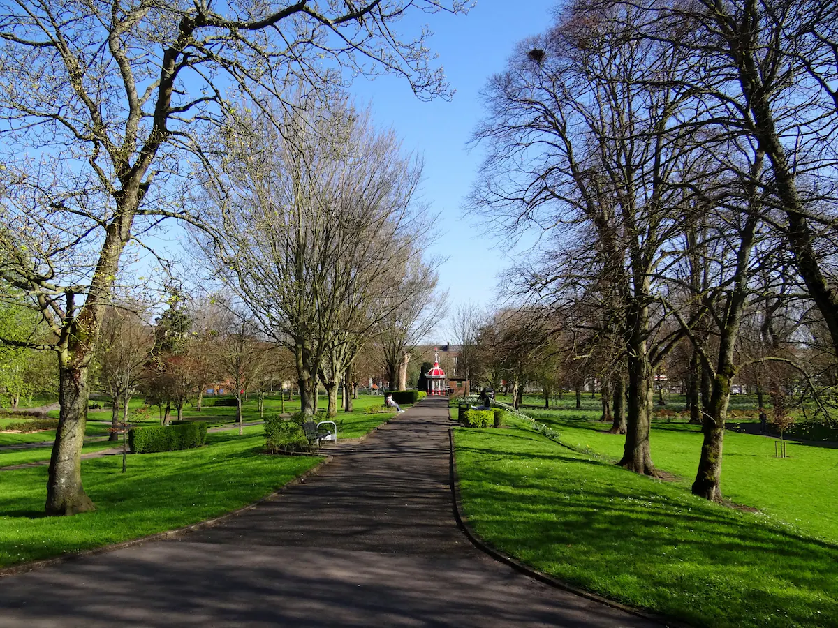 A tree lined park setting directly outside the hotel in the heart of the Georgian Quarter.