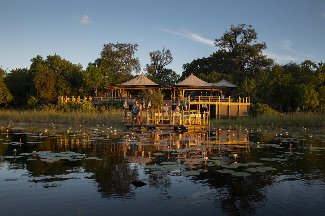 End the day around DumaTau’s magnificent floating fire pit, surrounded by the sounds of the Linyanti.
