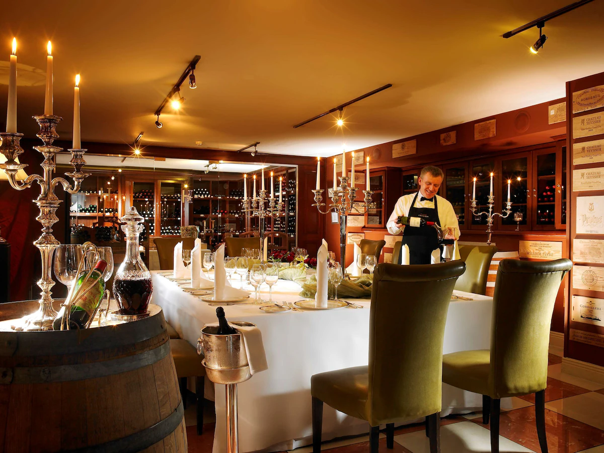 A signature dining experience overlooking the private gardens, centred around contemporary Irish cuisine.
