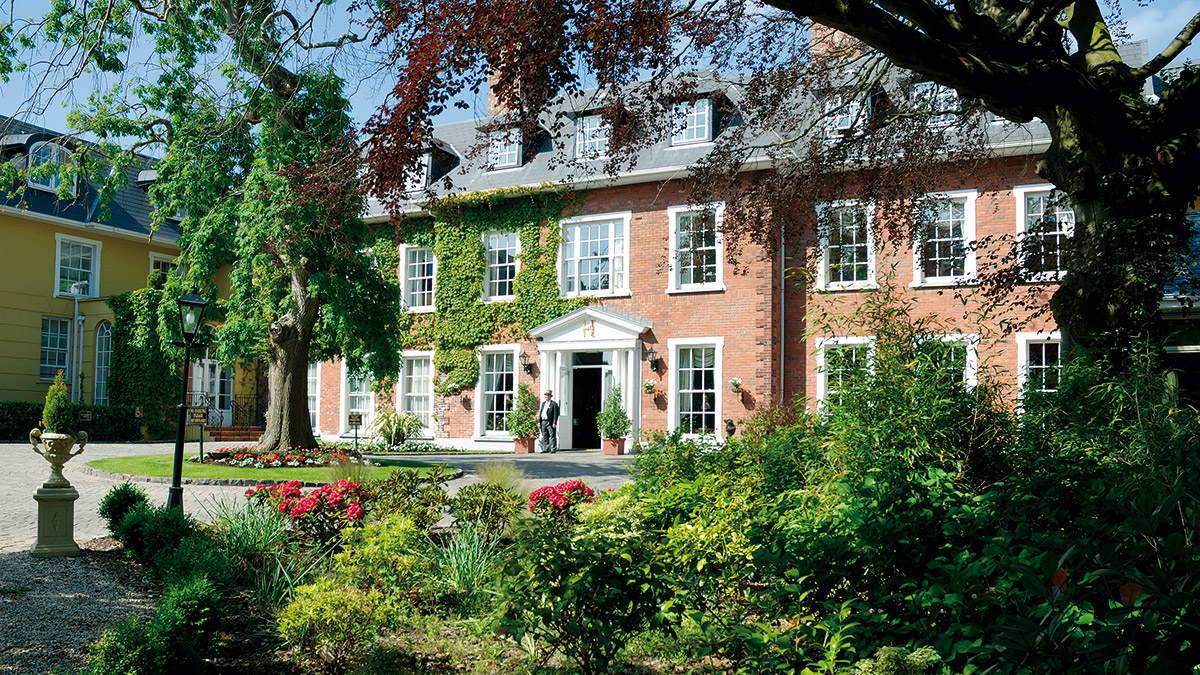 A tranquil green setting gives the manor its country house atmosphere while remaining close to Cork City.
