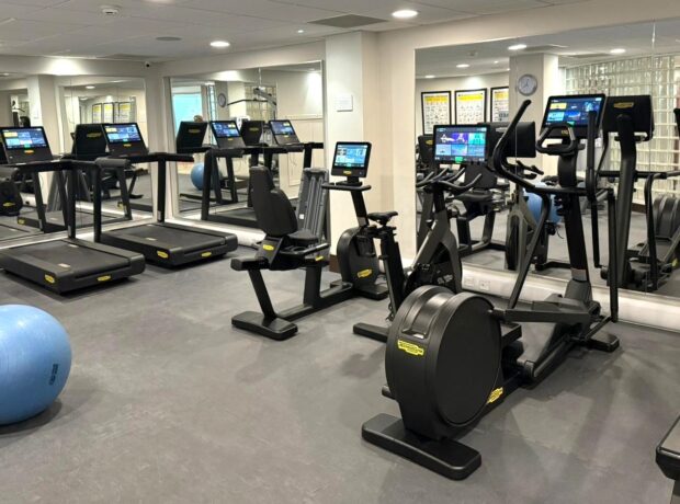 A dedicated urban sanctuary with an 18m pool, treatments, restorative therapies and wellness facilities.
