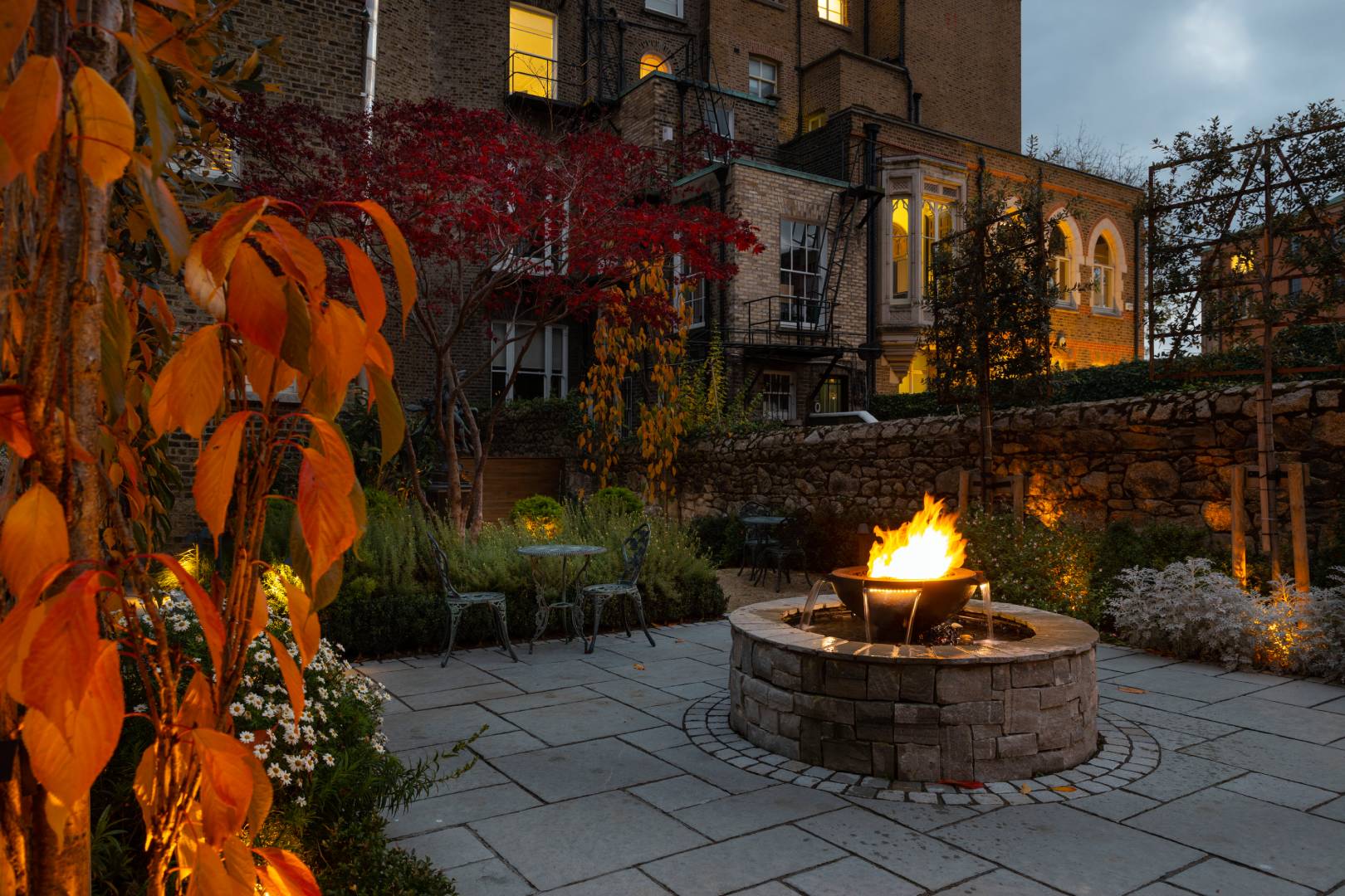 A calm oasis featuring a dramatic fire-and-water fountain, sculpture and intimate seating areas.