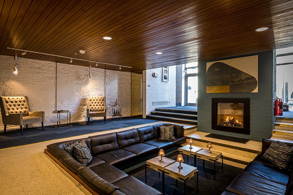 A celebrated late-1950s architectural statement and one of the hotel's most memorable spaces.