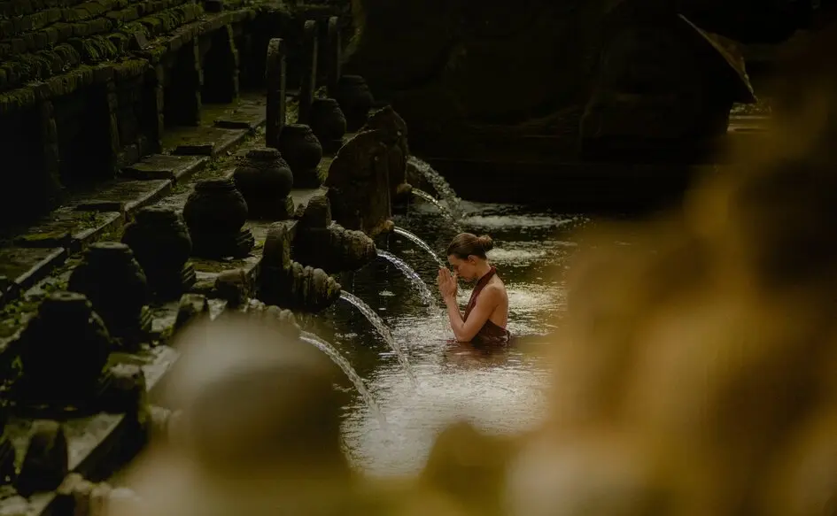 A resident spiritual healer and therapies incorporating local ingredients form part of Amandari's holistic wellness approach.
