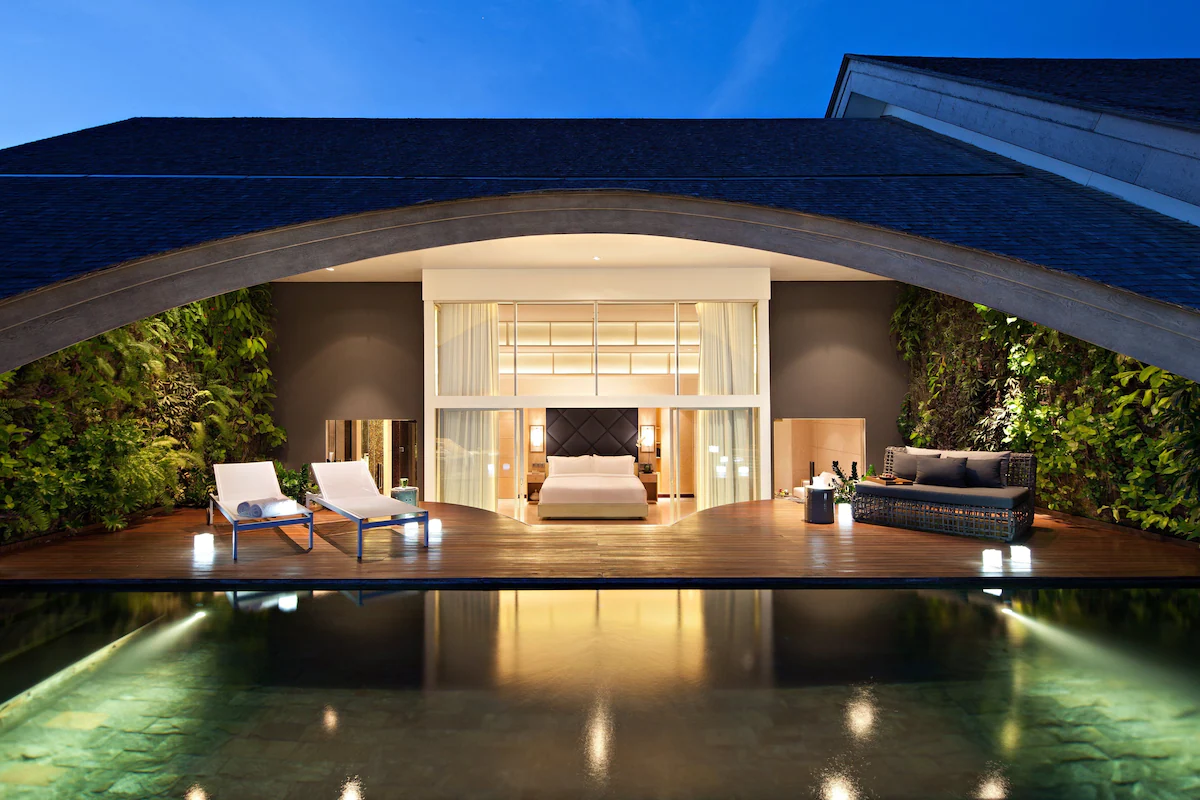 The property has 12 three-bedroom duplex COMO Penthouses featuring rooftop pools and private butler services.