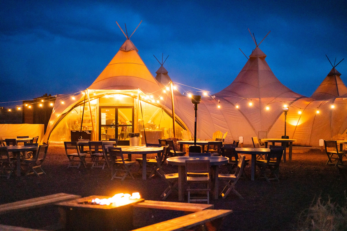 Gather with family and friends around the communal fire for s'mores, storytelling, seasonal live music, and memorable evenings beneath Arizona's expansive night sky.