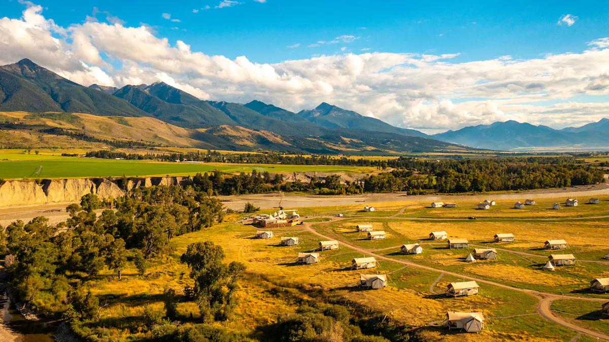 Located just minutes from Yellowstone's North Entrance, the camp provides convenient access to geothermal basins, wildlife viewing, scenic drives, hiking trails, and the famous Lamar Valley.