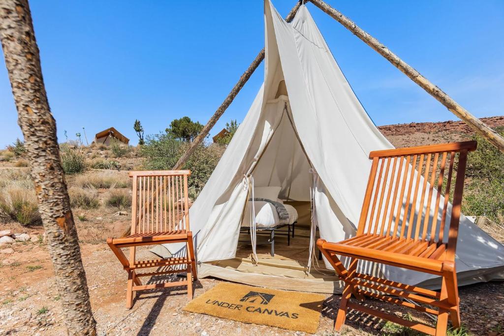 Comfortable canvas accommodations featuring upscale furnishings, private decks, and immersive outdoor living.