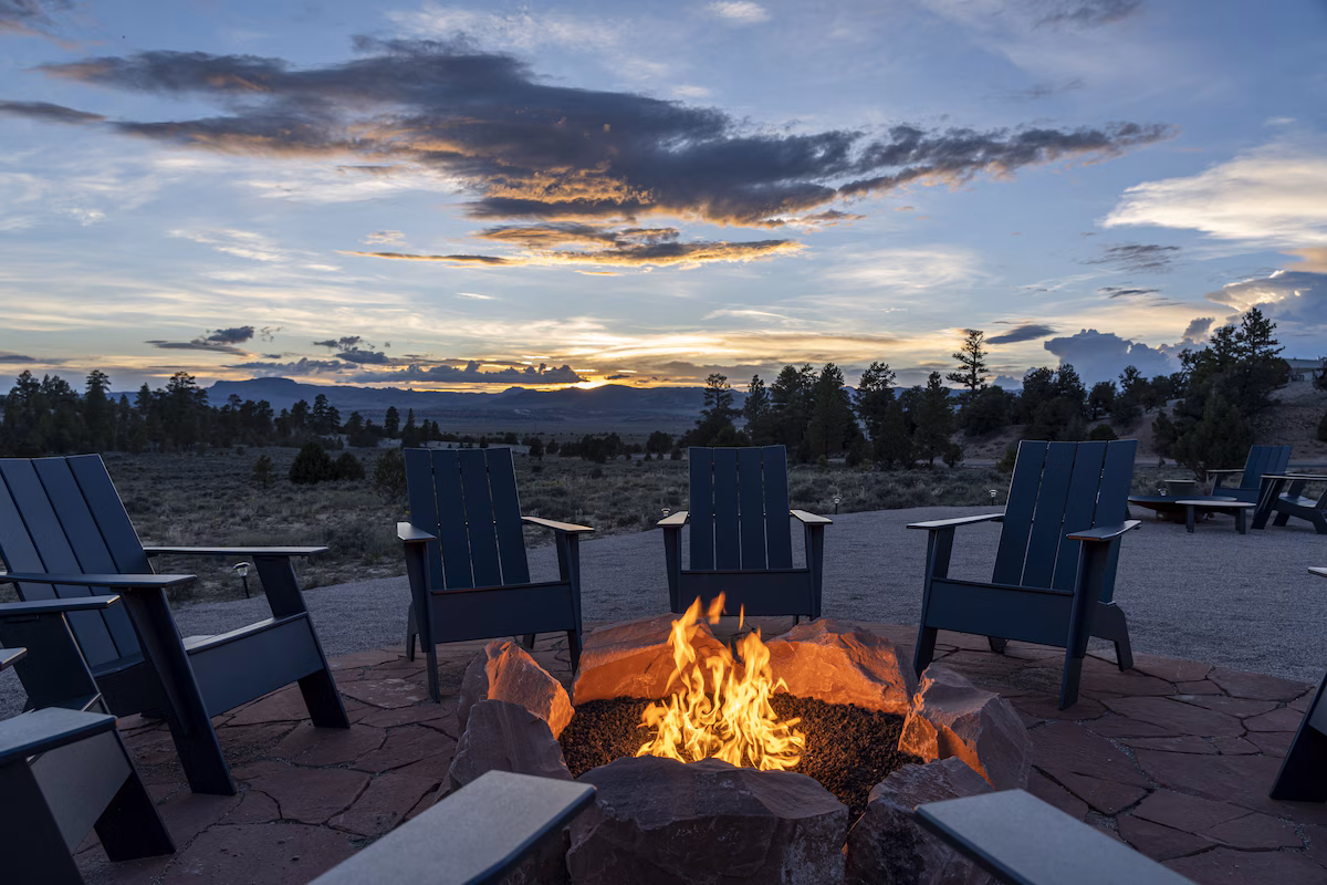 Gather around the fire each evening for complimentary s'mores, live entertainment, and memorable moments shared beneath the stars.