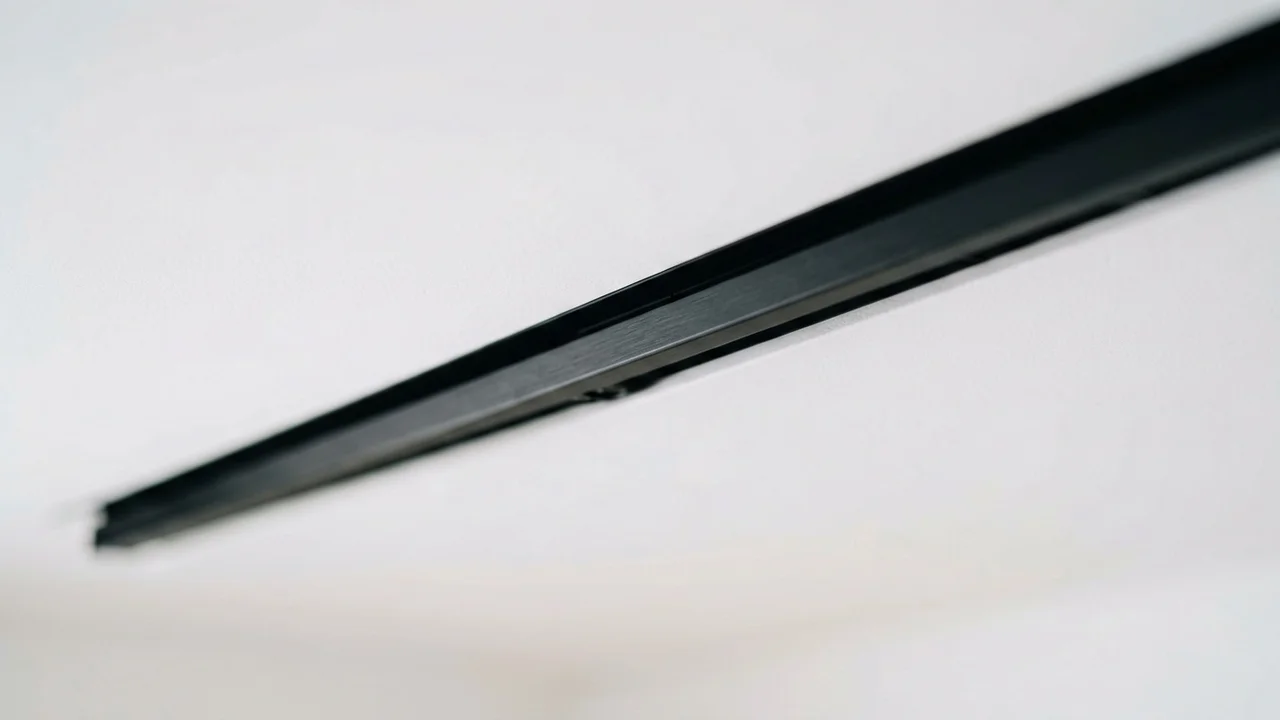 rail-porte-invisible-galandage-alu-noir