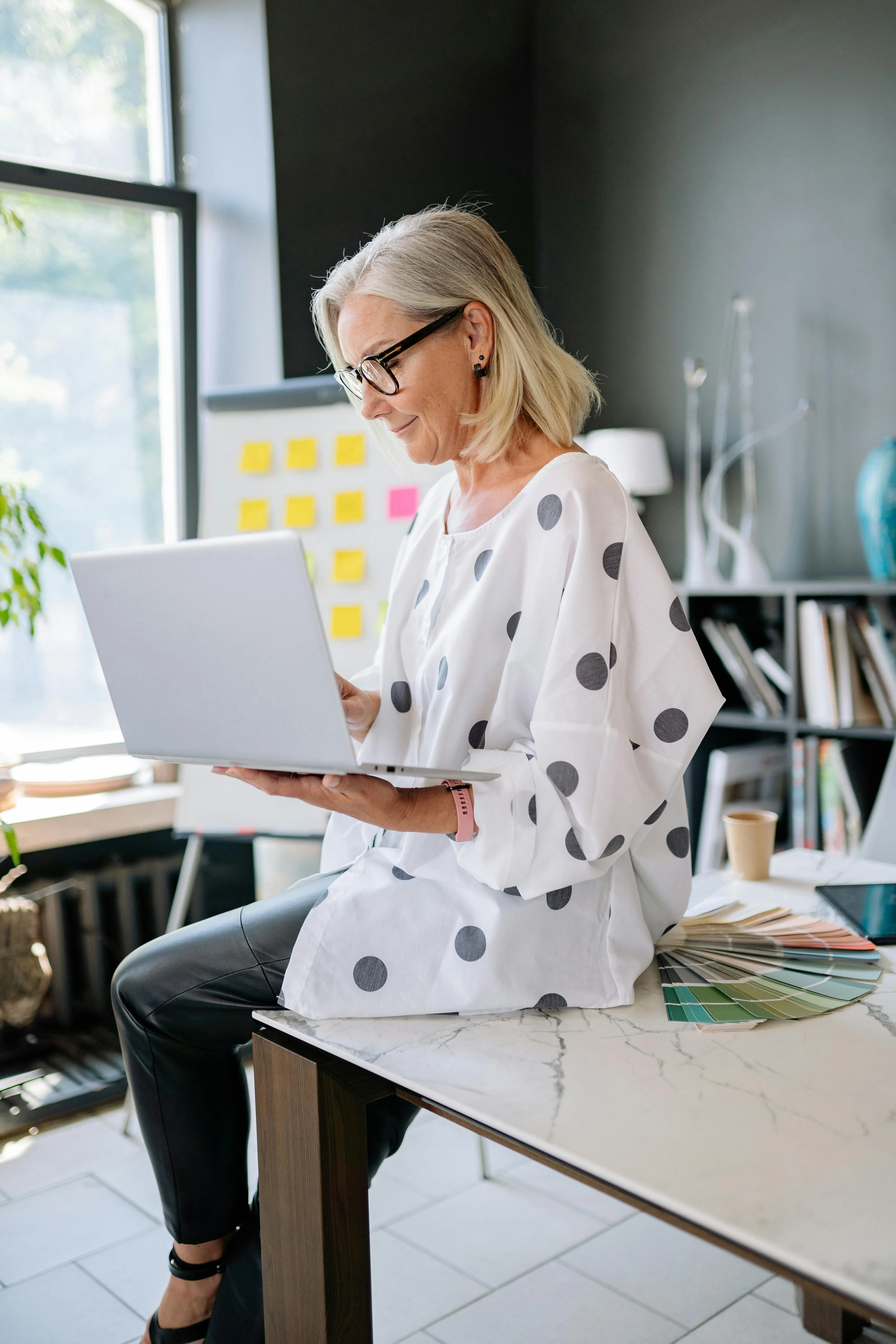 Woman working on the laptop