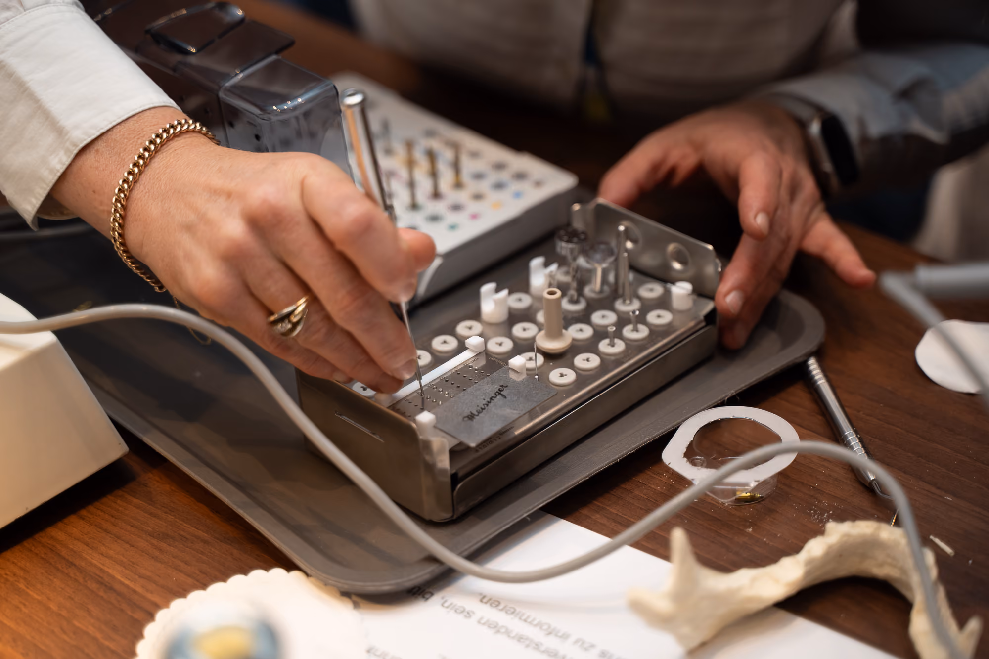 Hands-on practice with implant instrument tray