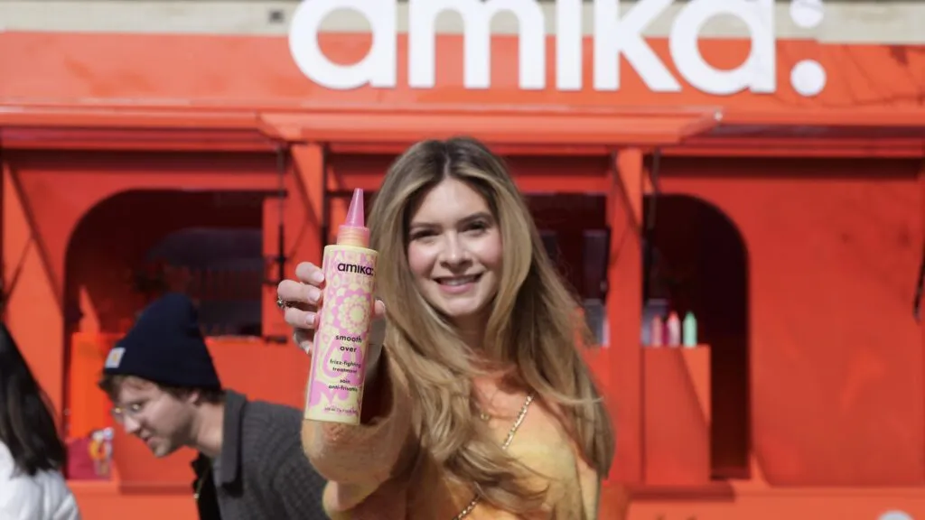 amika unfriend fizz sampling tour