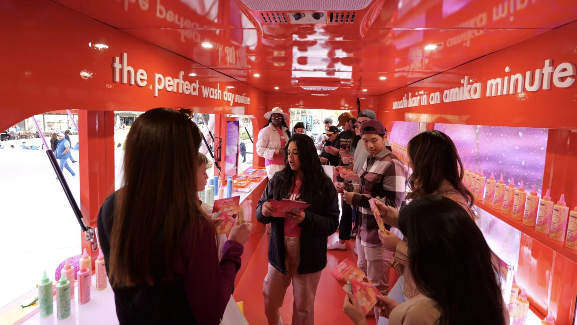 Convert Curious Onlookers with Hands-On Demos