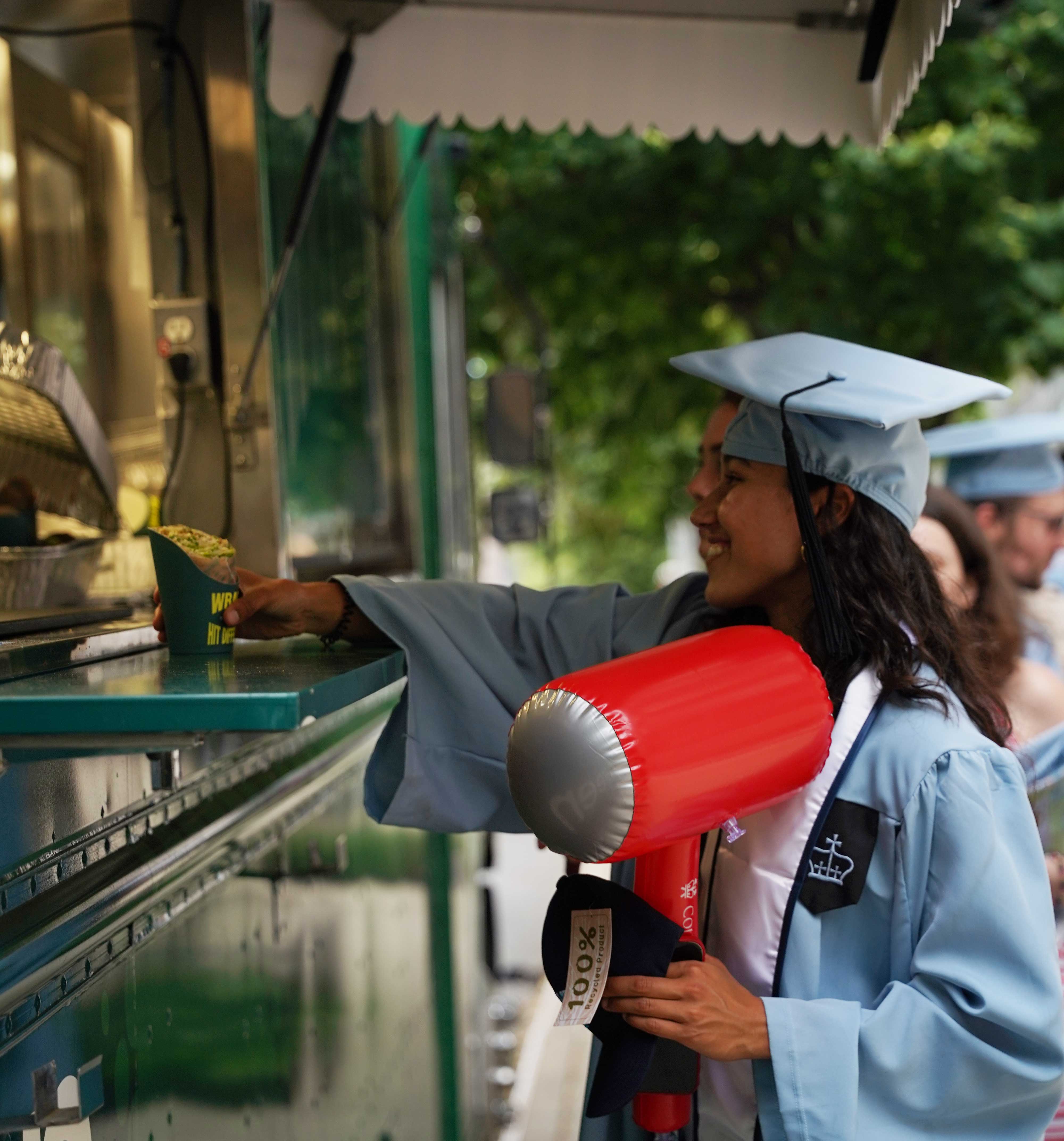 Bring Sweetgreen’s newest menu innovation directly to consumers during one of the busiest moments of the year: graduation season. The multi-market tour was designed to introduce Sweetgreen’s new wraps, drive product trial, and connect with college graduates and their families at high-traffic commencement events across New York City, Washington, D.C., and Chicago.