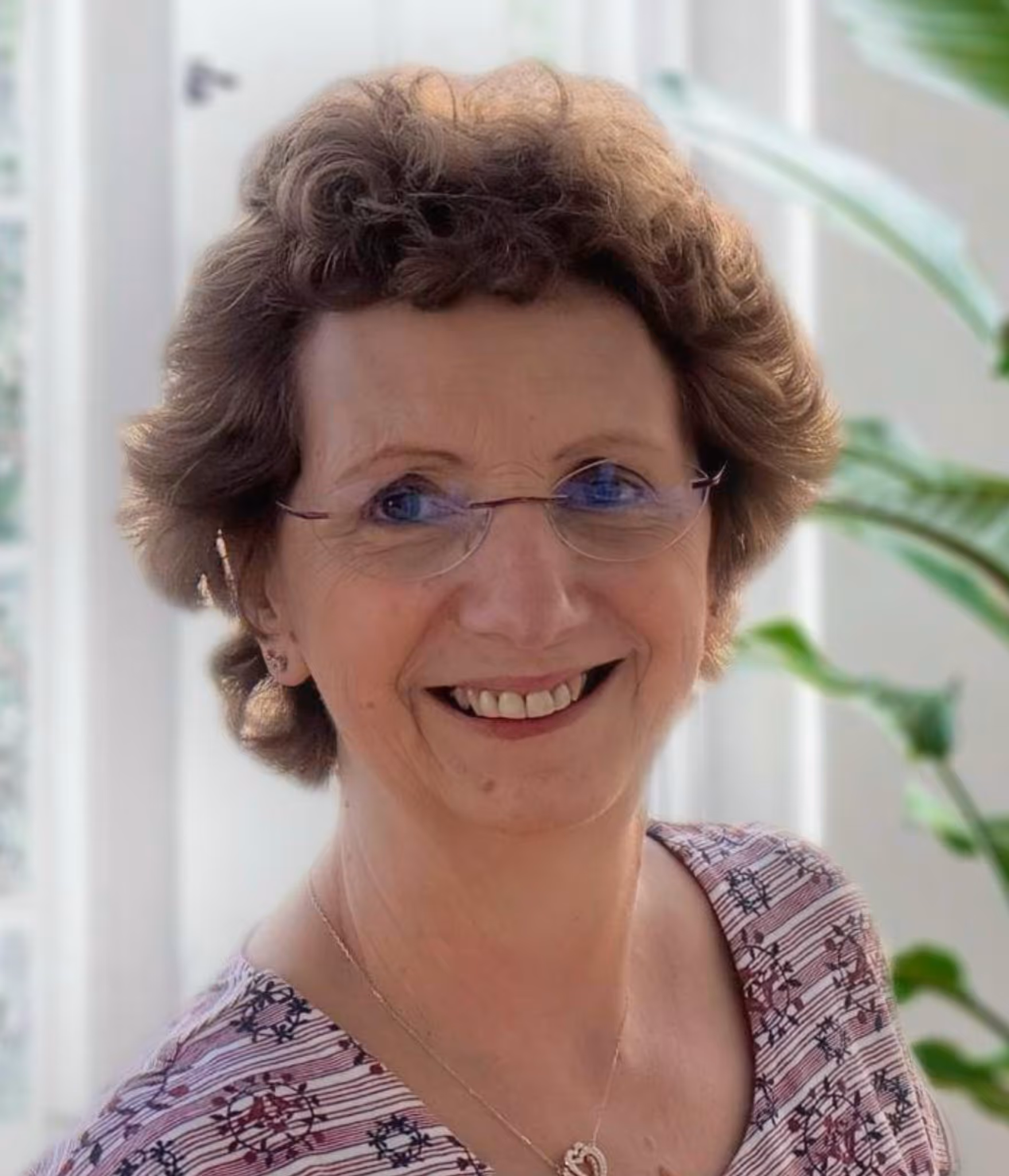Lynn Wylie headshot
