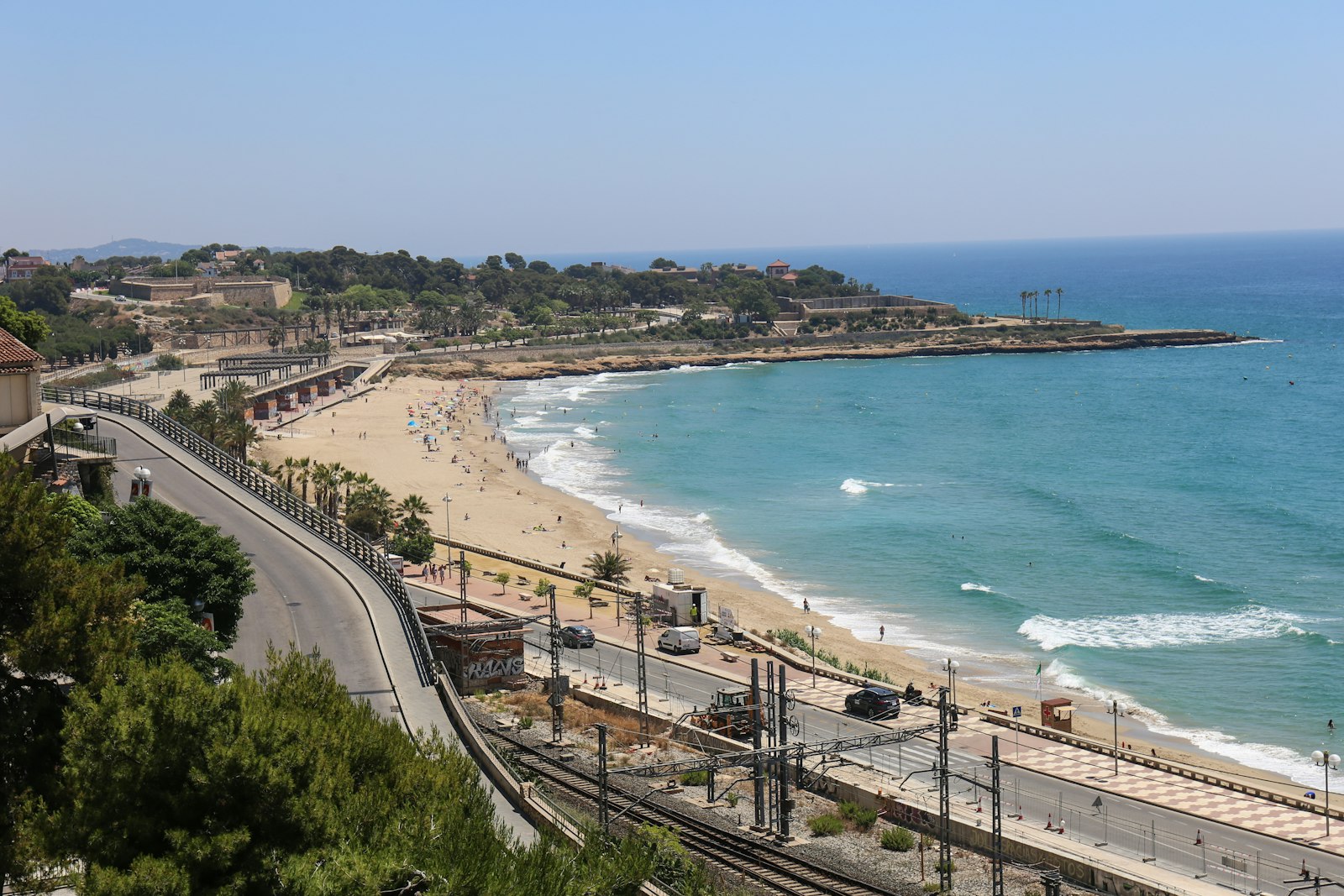 Kuestenstrasse entlang des Mittelmeers an der Costa Blanca