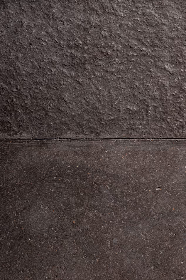 Black Mazy Smooth clay sample