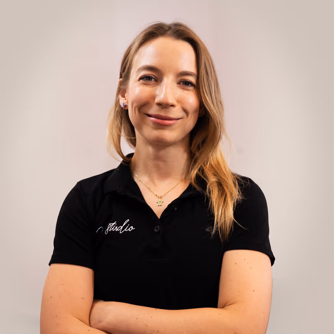 Trening medyczny i joga w Brzegu Dolnym z fizjoterapeutką Hanią. Profesjonalne zajęcia dla mieszkańców Wołowa, Obornik i Wrocławia.