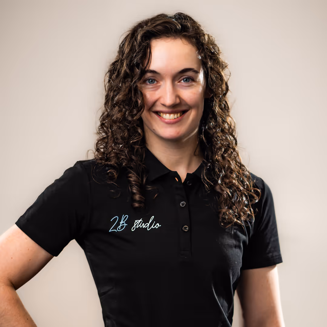 Mirella - trener personalny w Brzegu Dolnym. Prowadzi treningi siłowe i zajęcia jogi dla klientów z okolic Wołowa i Wrocławia.