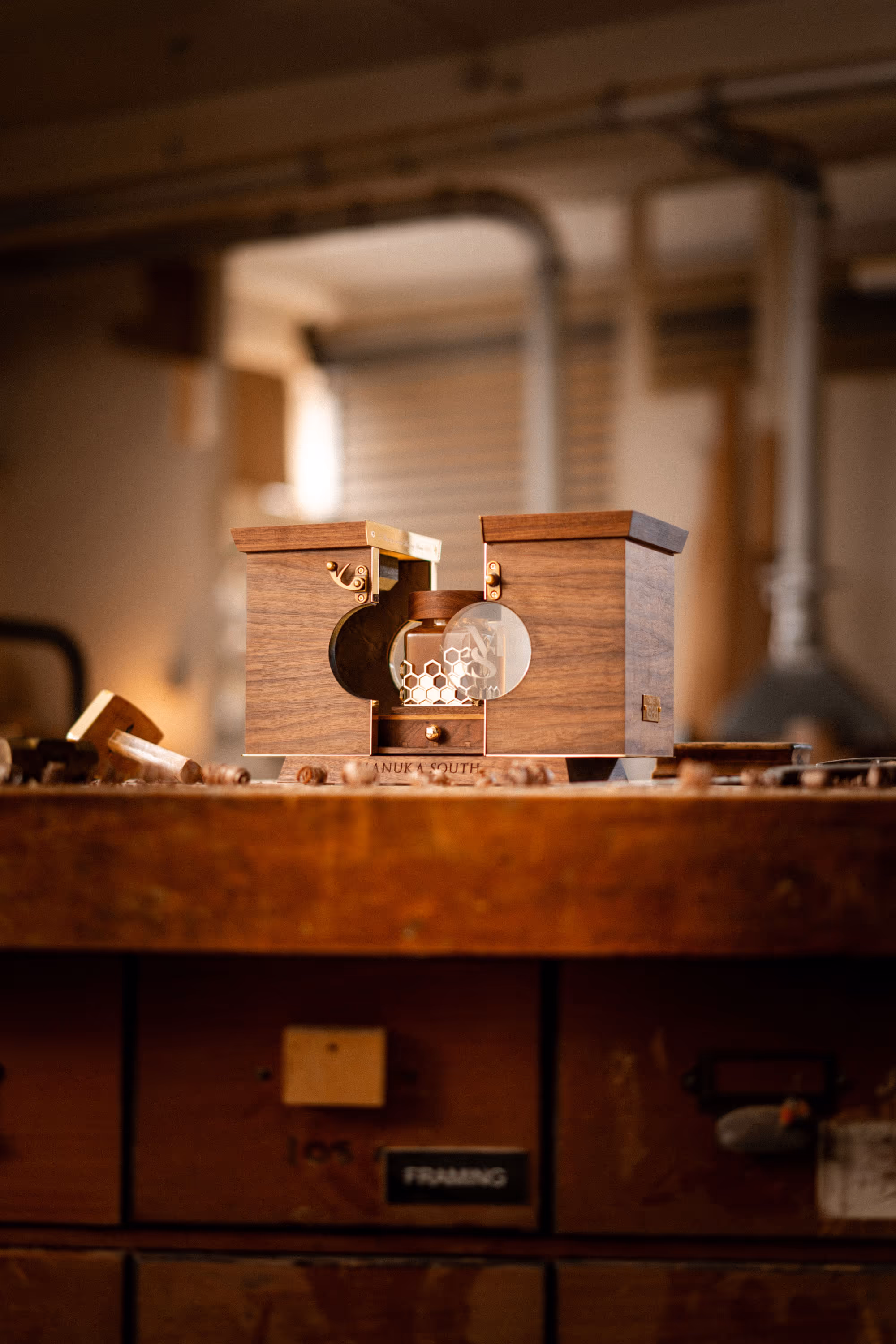 Manuka South Legacy honey box