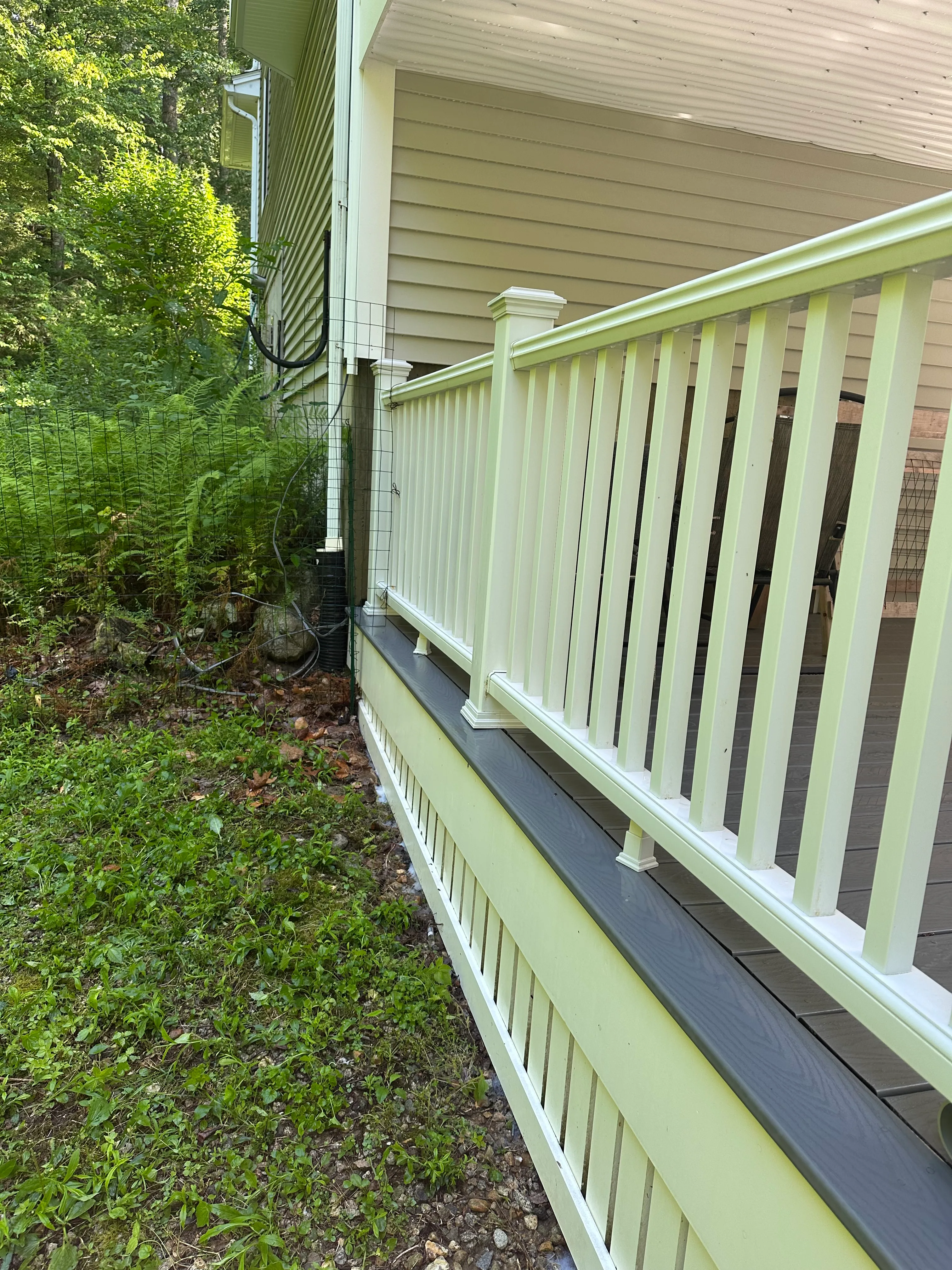 Deck railing and exterior before soft washing