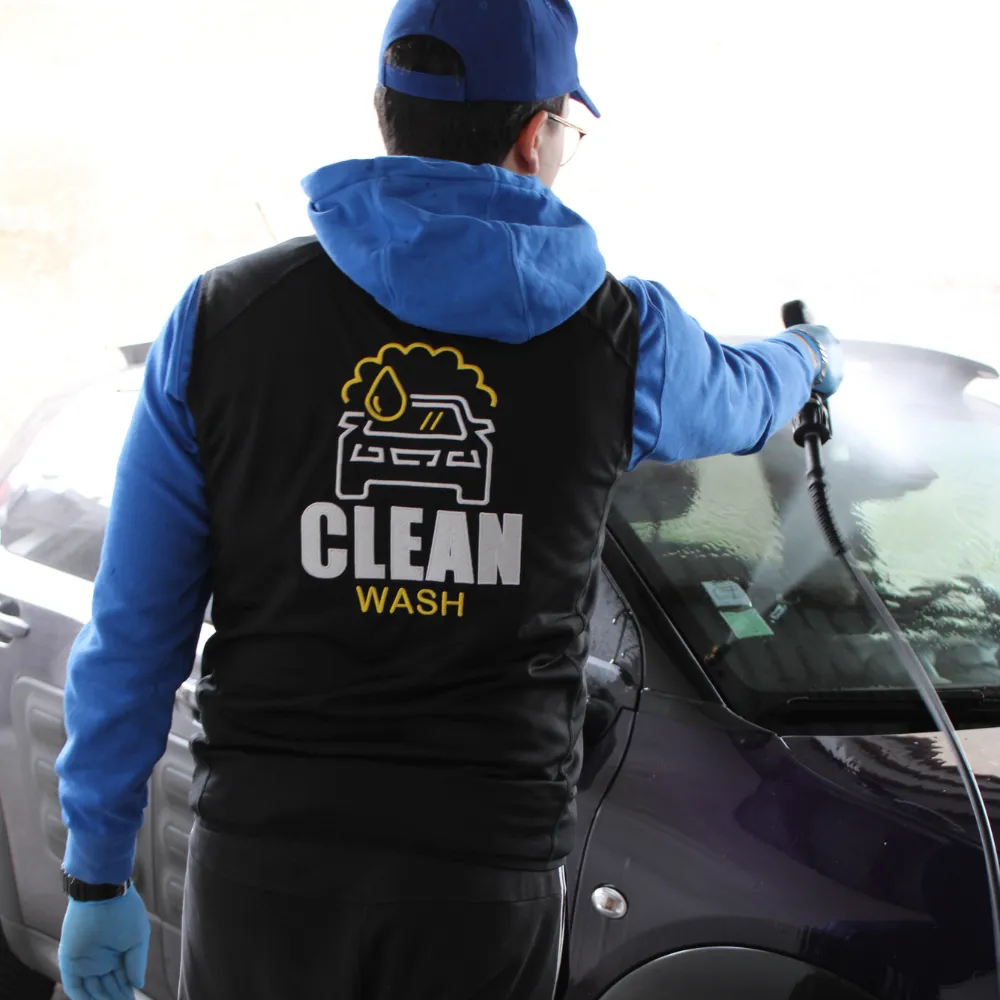 An cleanwashauto employee