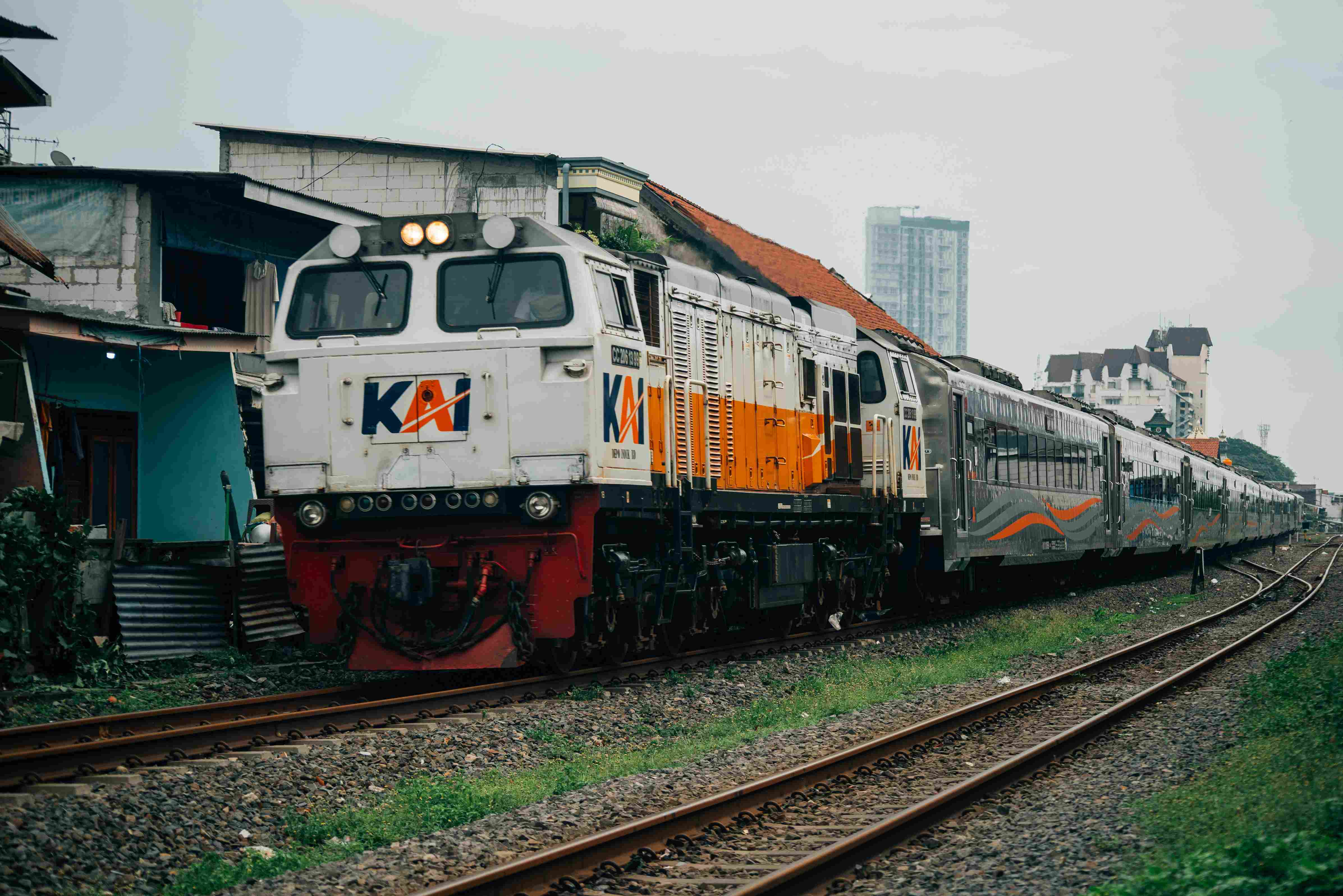 How to buy train tickets online before the 2025 long holiday