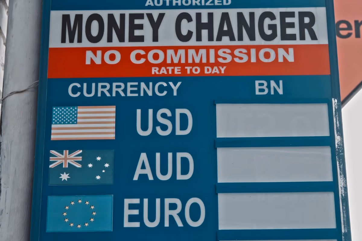 Mengenal apa itu money changer, fungsi, dan prosedur penukaran uangnya
