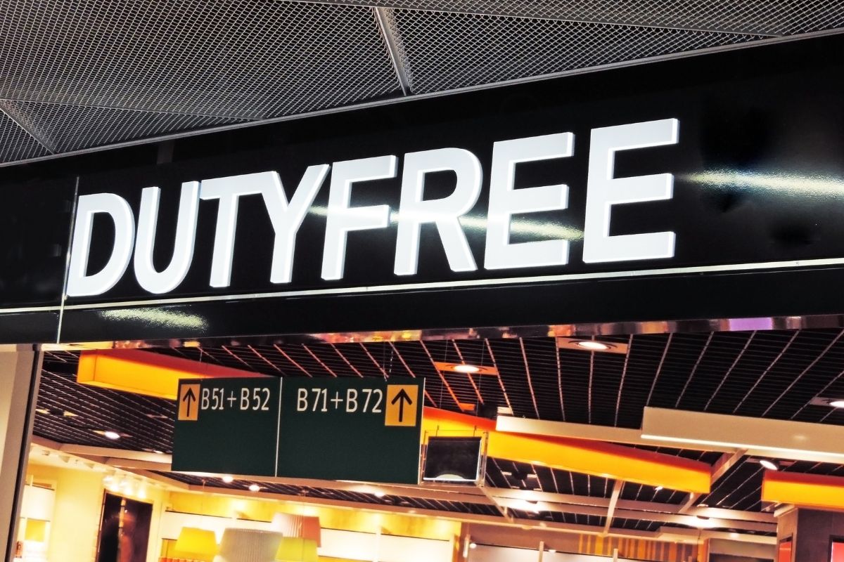 Syarat dan cara berbelanja di duty free shop bandara, traveler dan jastip wajib simak!