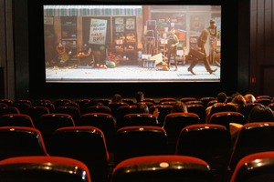 Kenapa nonton bioskop lebih seru dibandingkan lewat televisi dan HP?