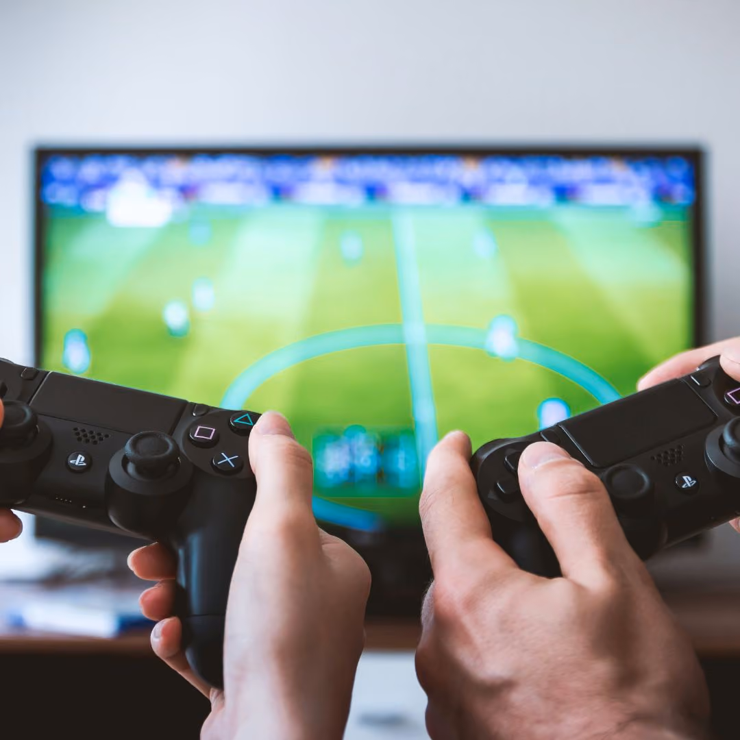 Selain mengisi waktu luang, ini 8 manfaat bermain game online yang perlu kamu ketahui!
