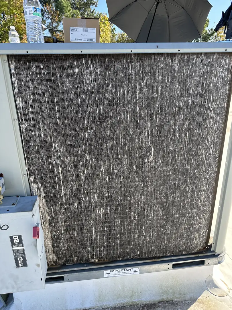 Infographic showing how humidity affects AC cooling performance with checklist of what to check