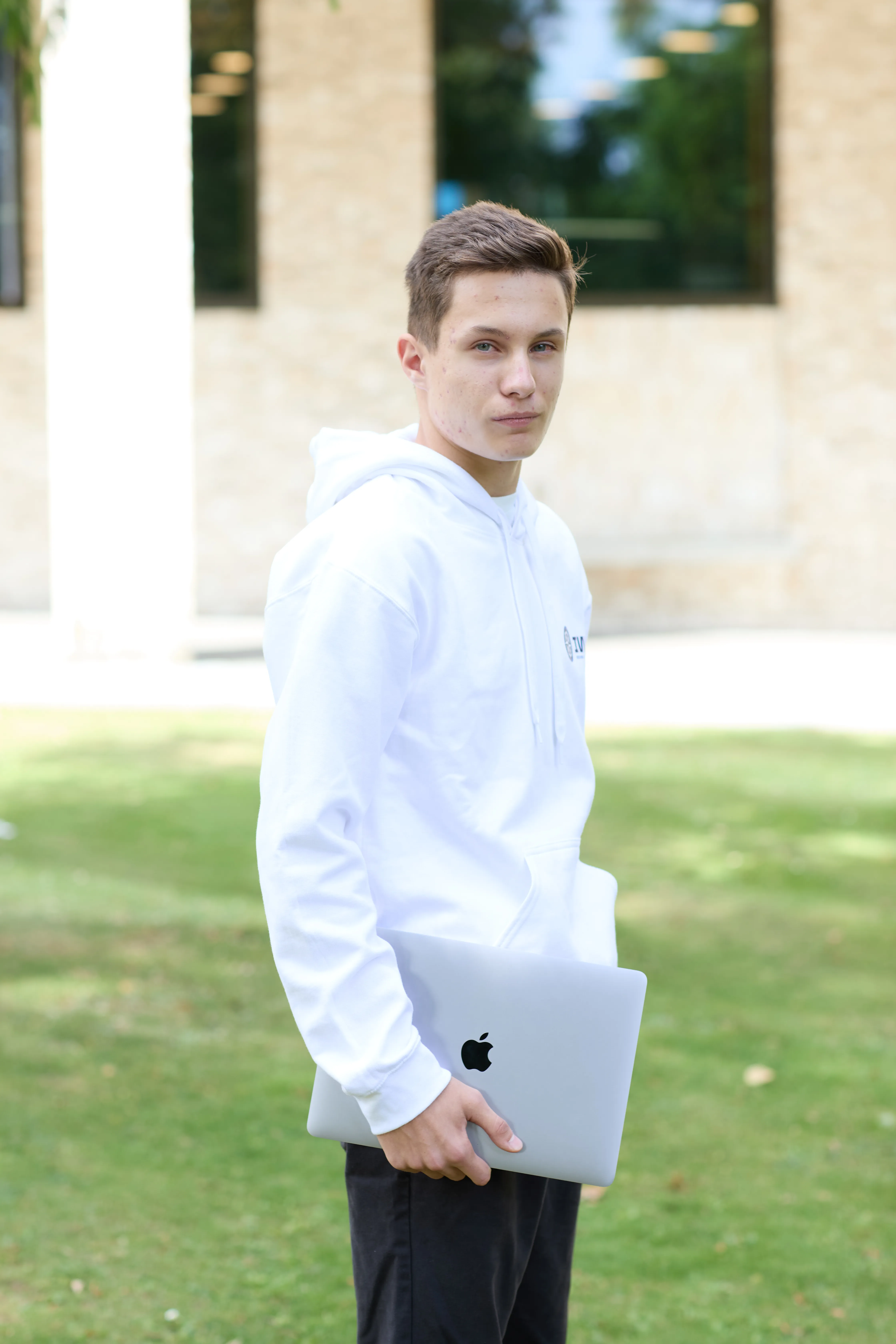 IWS Online School Leader student who studies A Levels, IGCSE, Primary, Lower Secondary online education