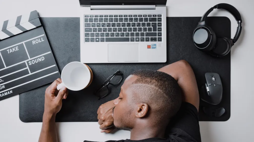Everything To Know About Quiet Quitting — Is It Worth The Hype?