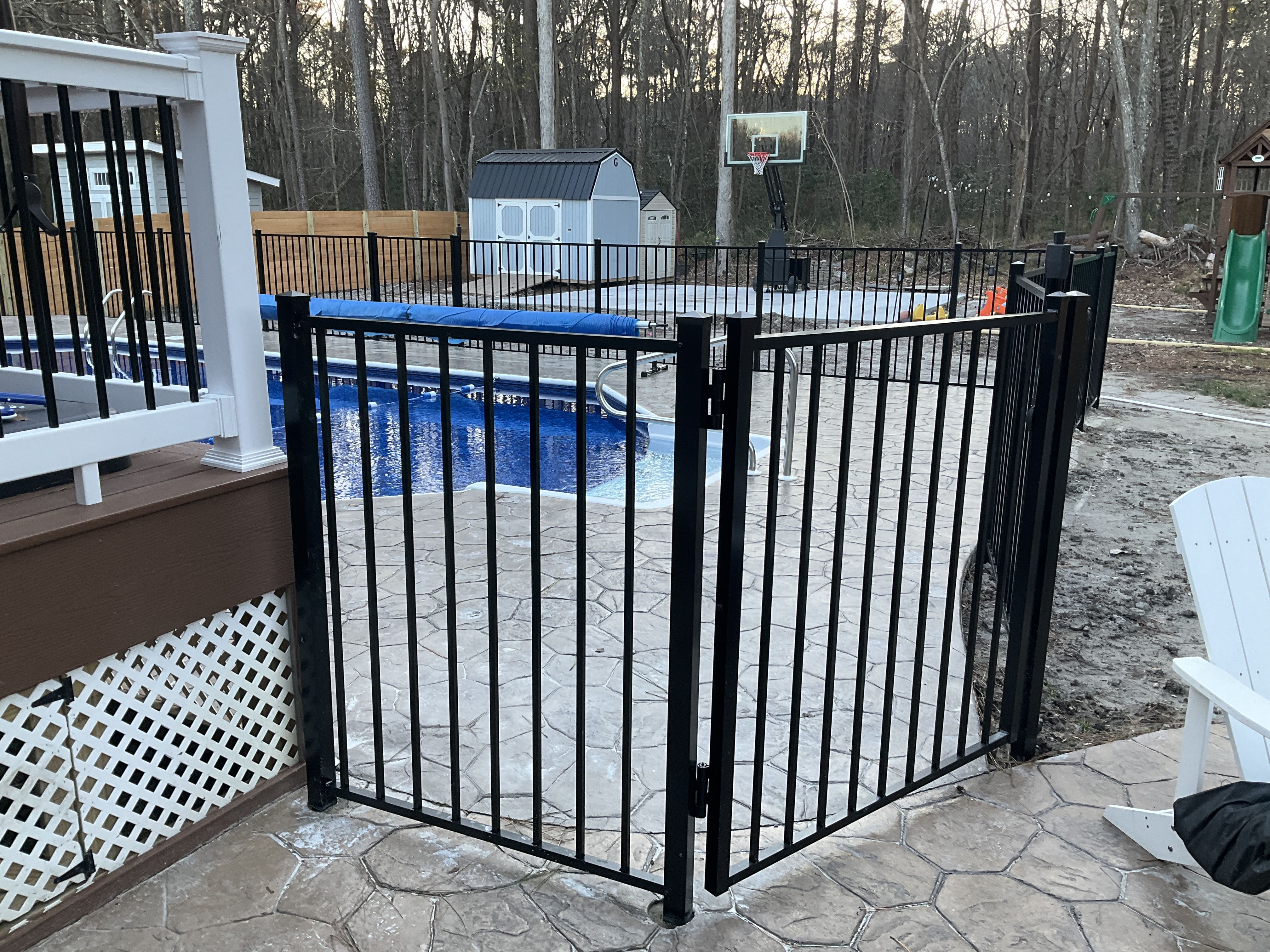 fences for swimming pools​