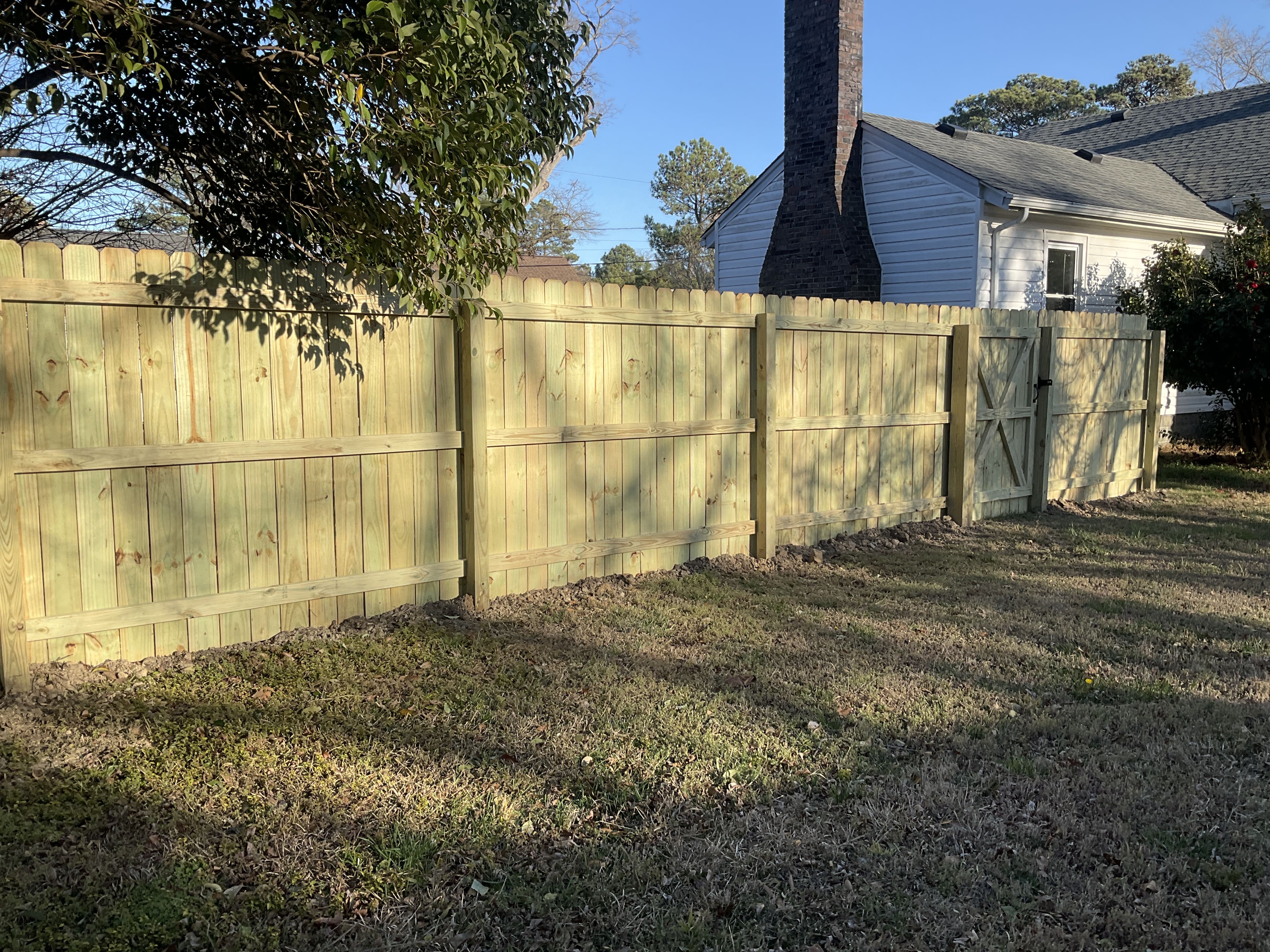 what is a stockade fence​