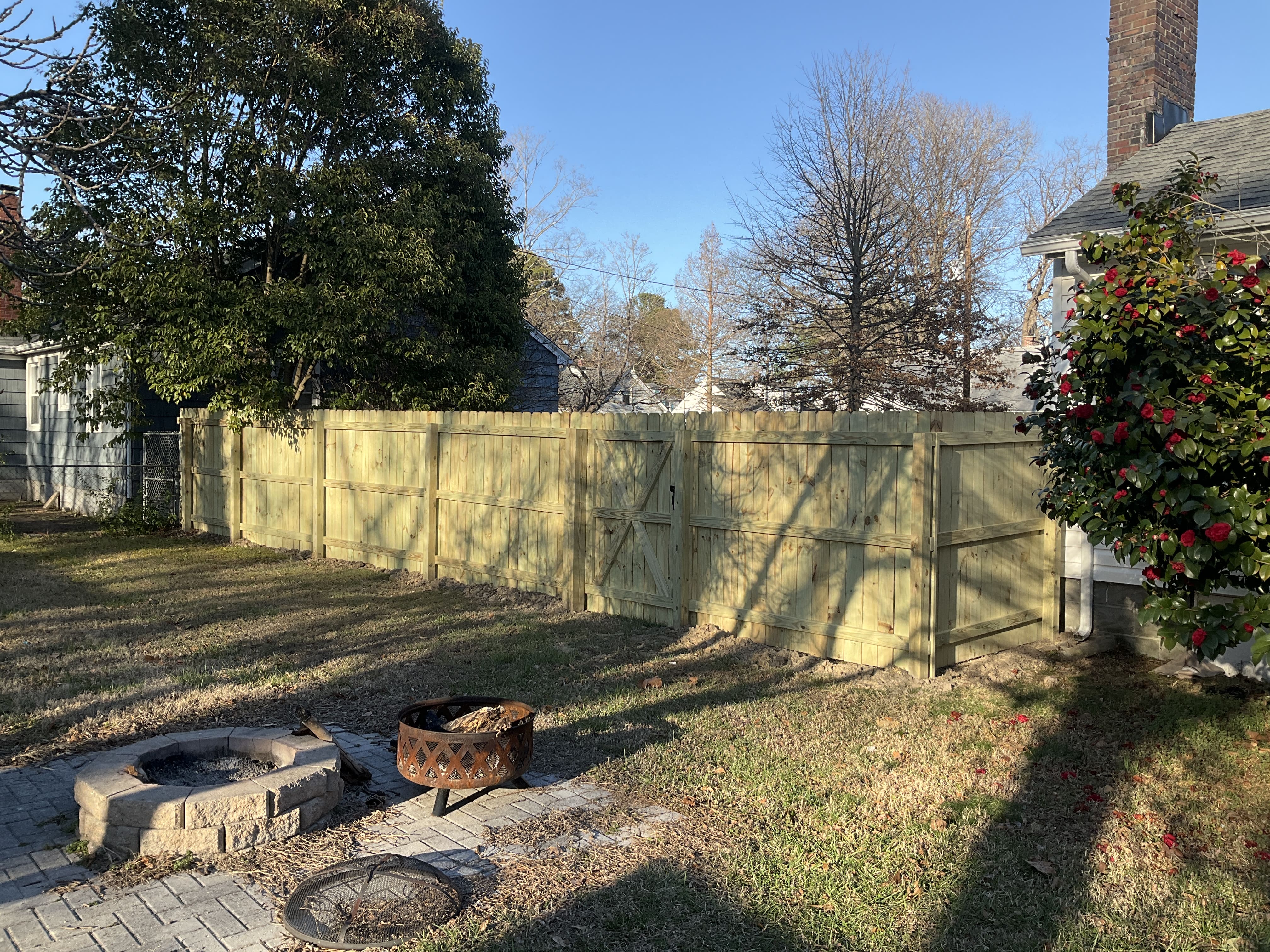 what is a stockade fence​