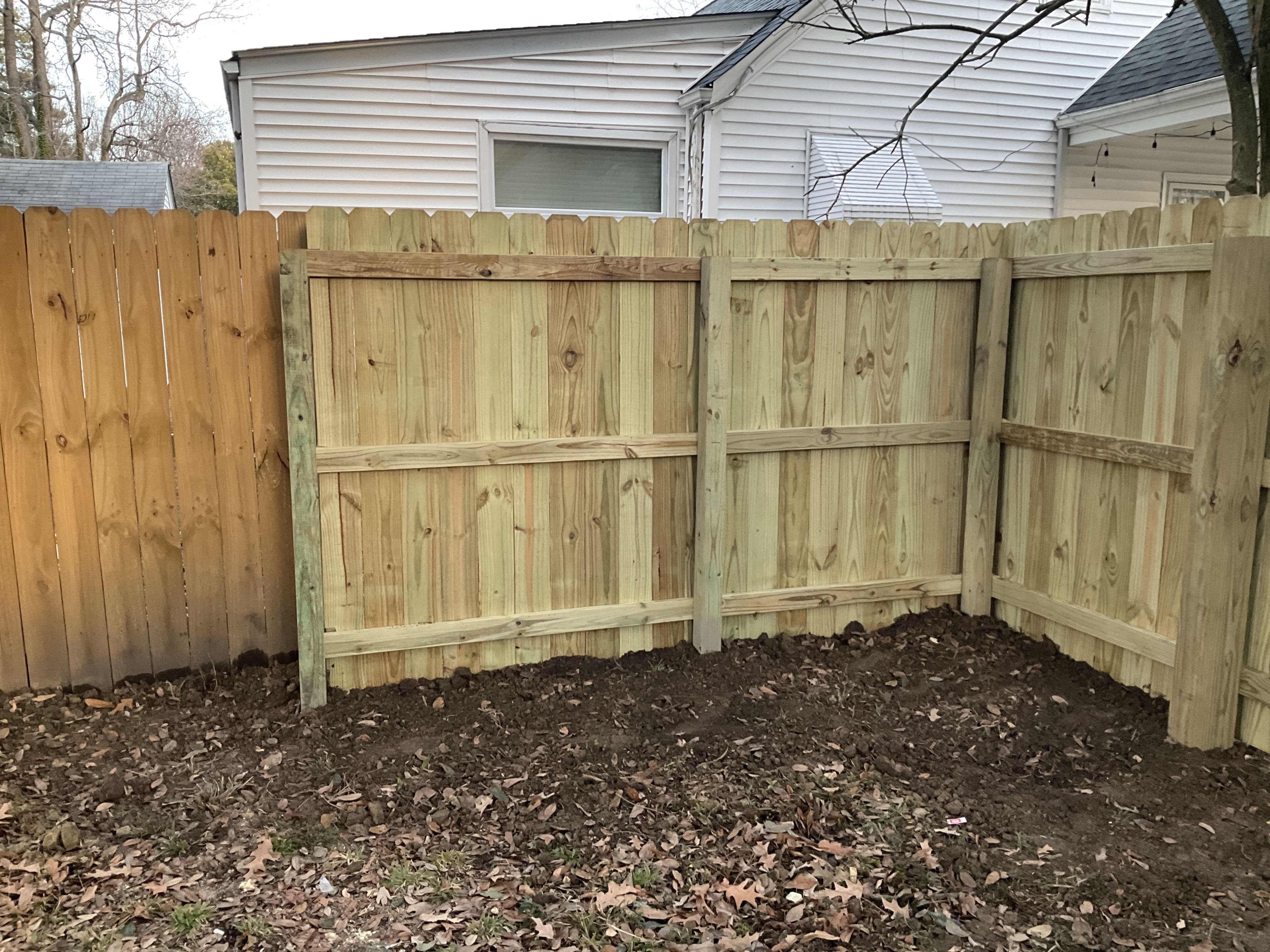 what is a stockade fence​