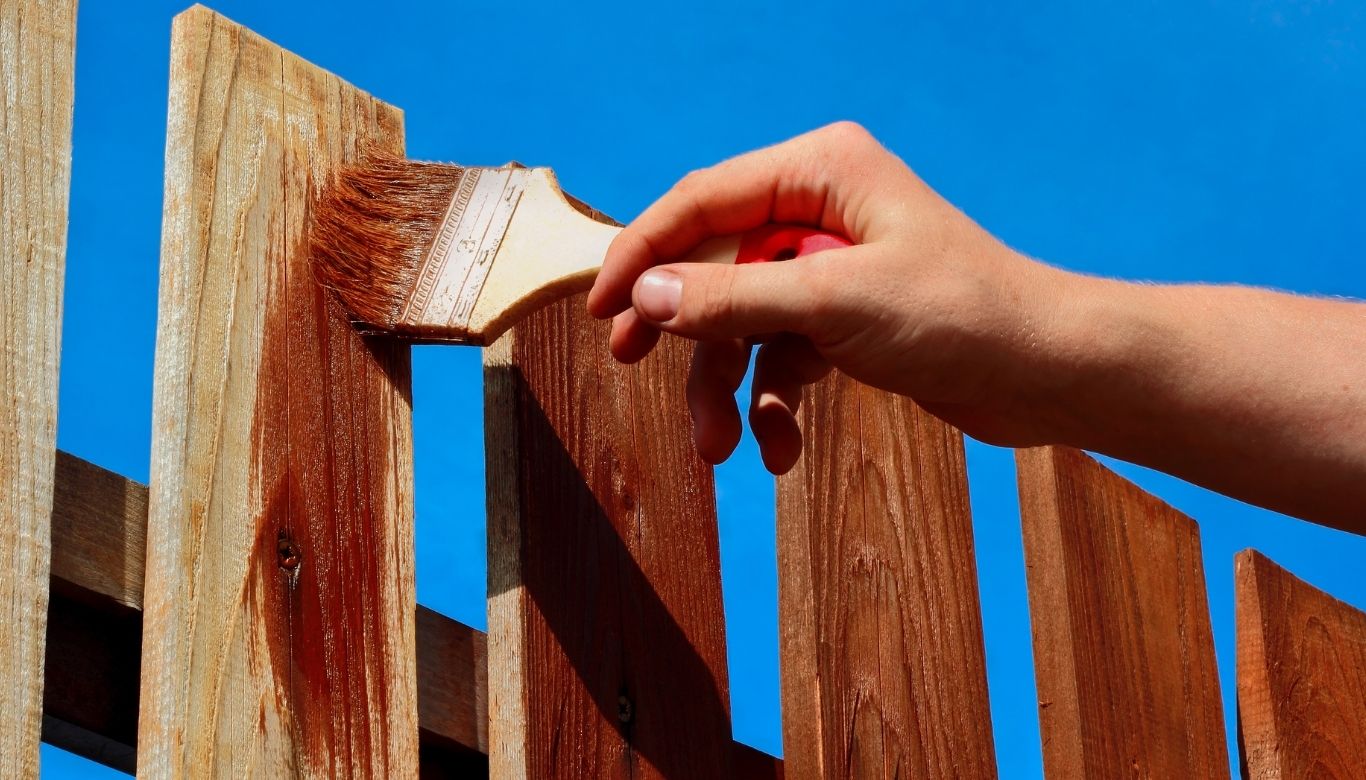can you stain a fence in the winte