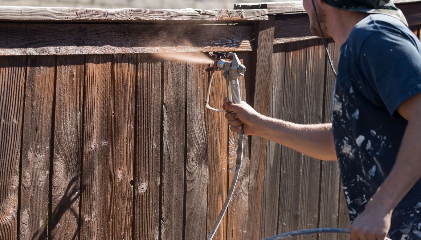 can you stain a fence in the winte