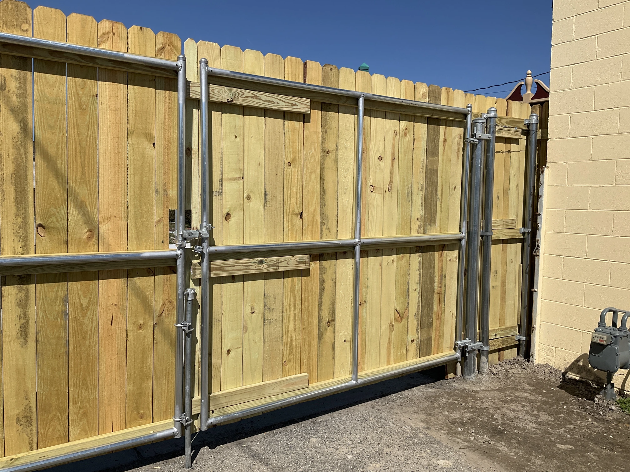 horizontal fence vs vertical fence​