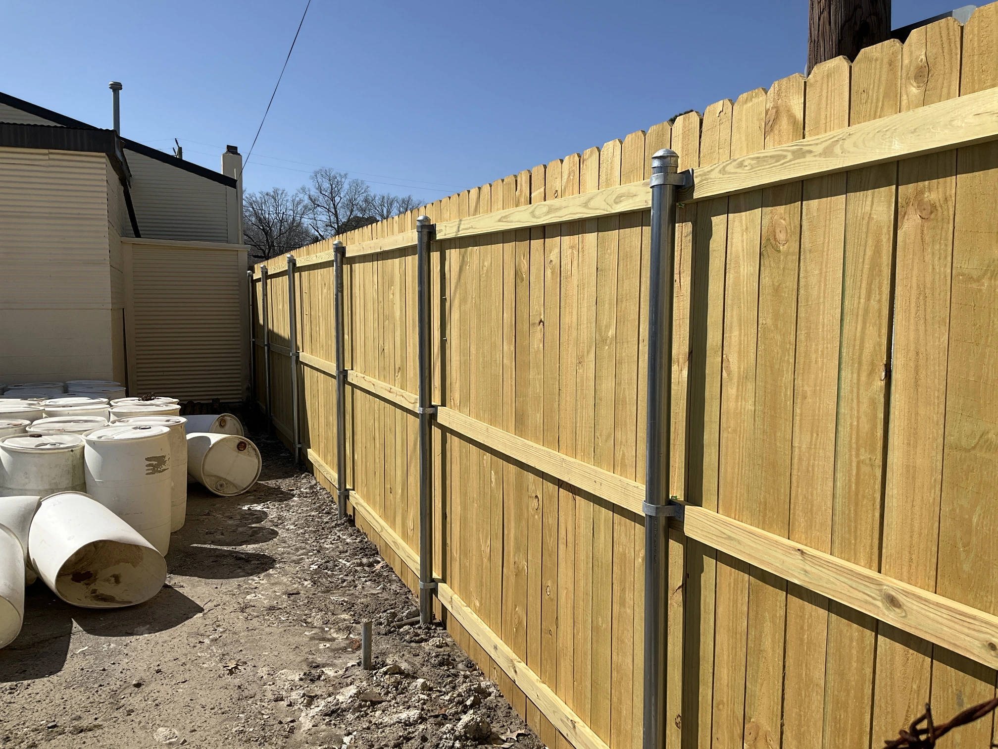 how to build a privacy fence​