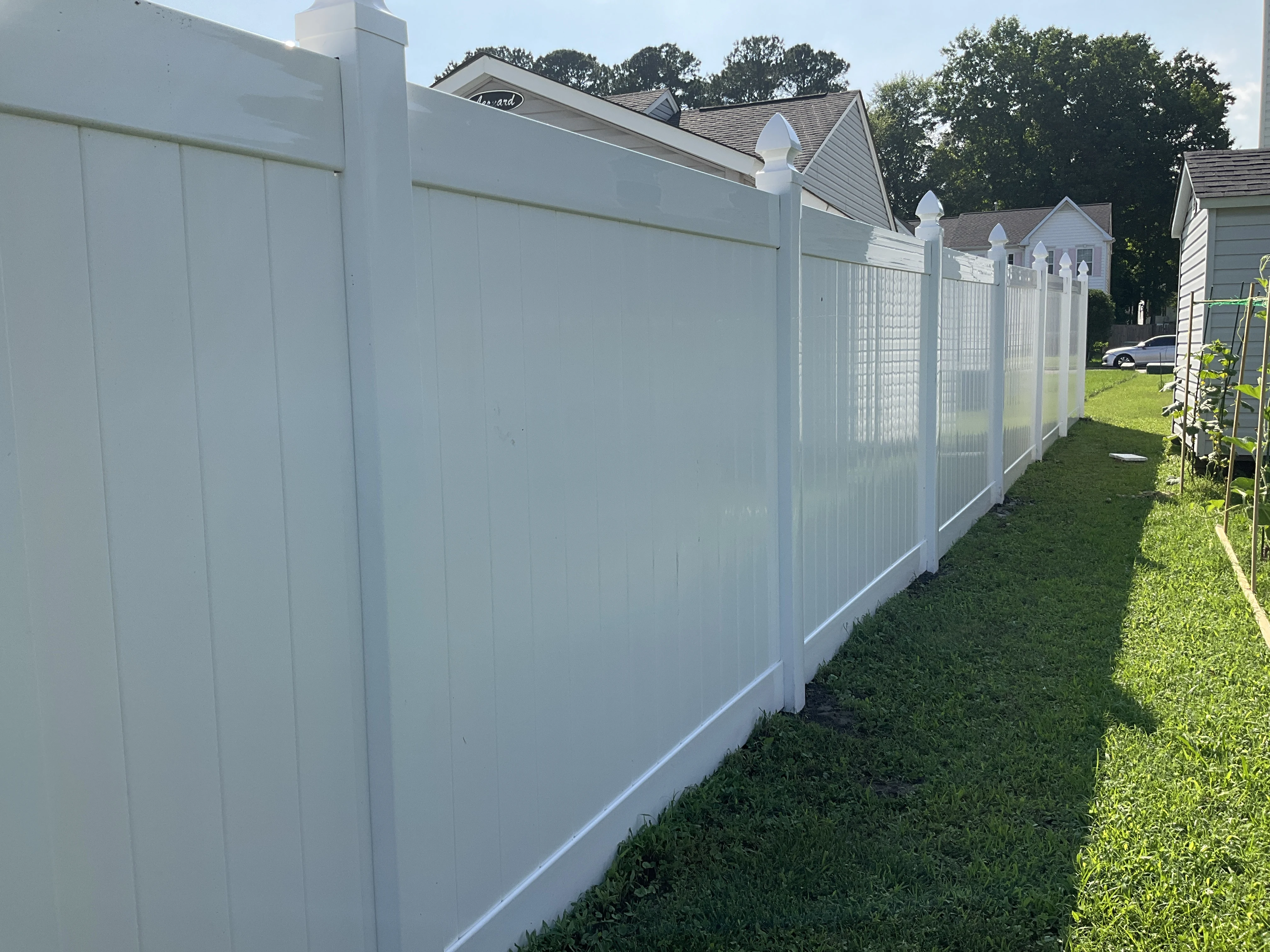 how to build a privacy fence​